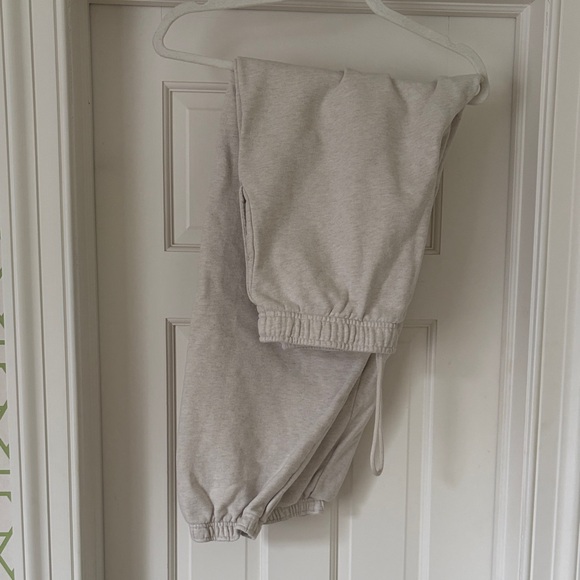 Aritzia Pants - Gray Sweatpants